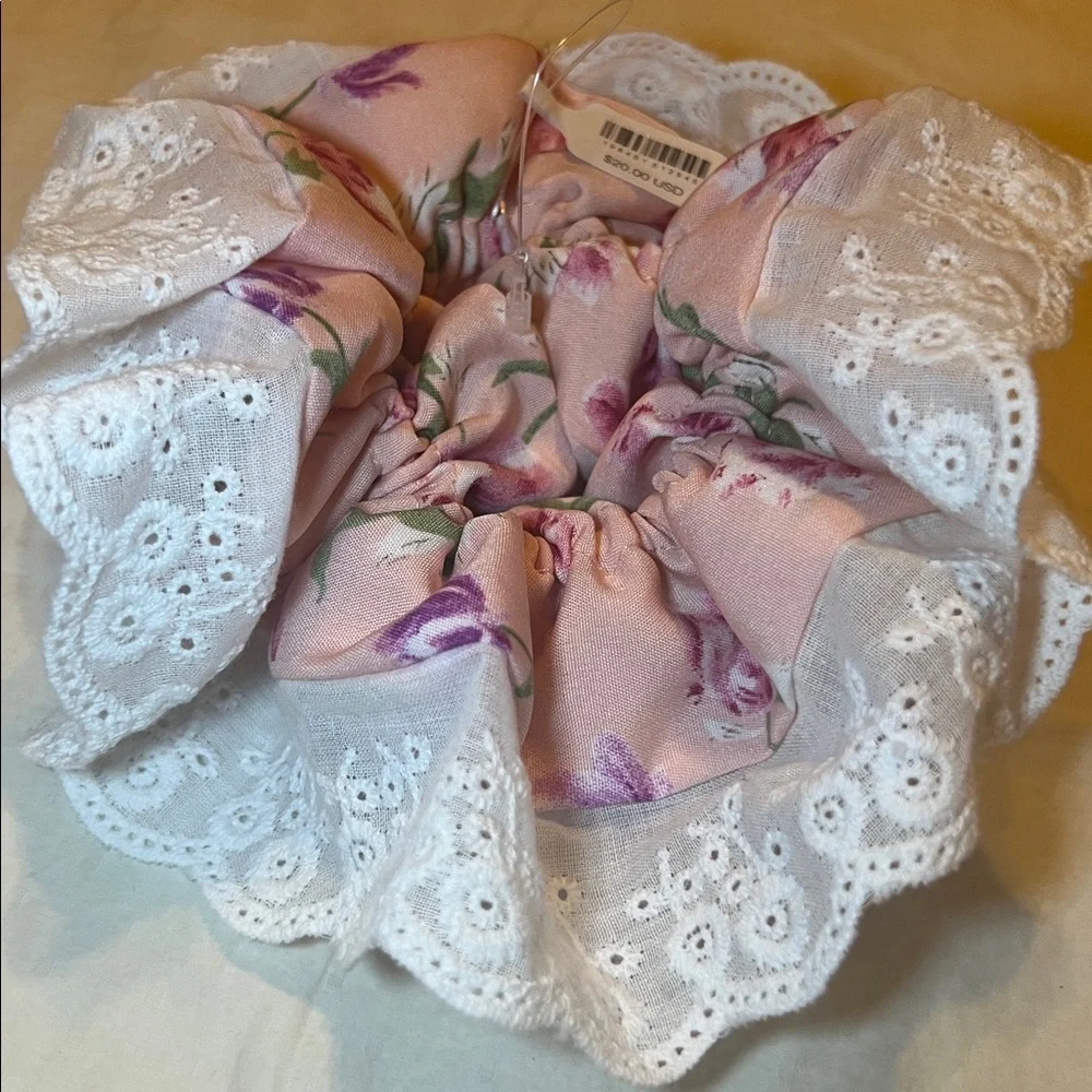 Free People Picture Perfect Scrunchie - Coral Peach Floral